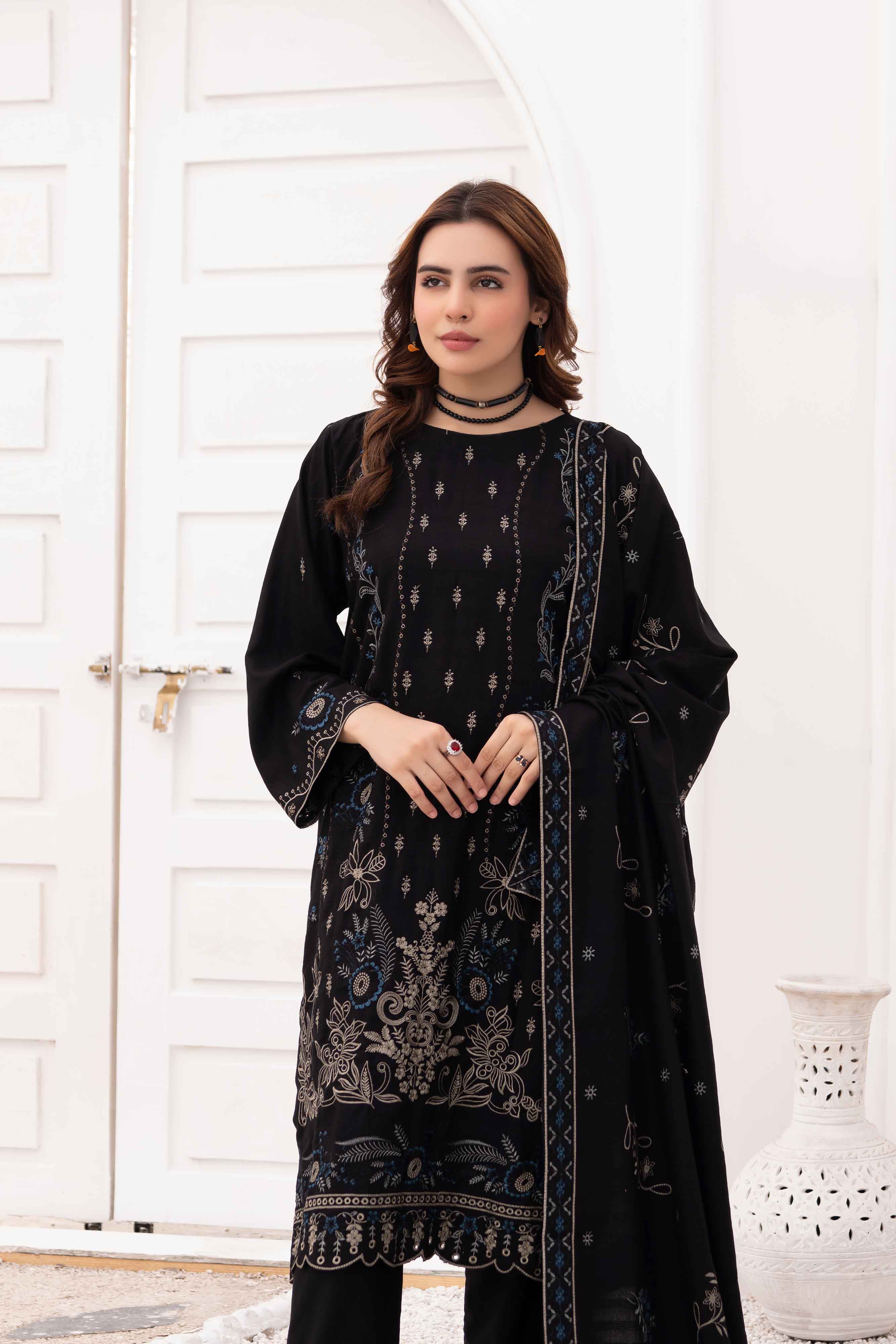 Luxury Black 3 pcs Embroidered Dhanak Dora Set