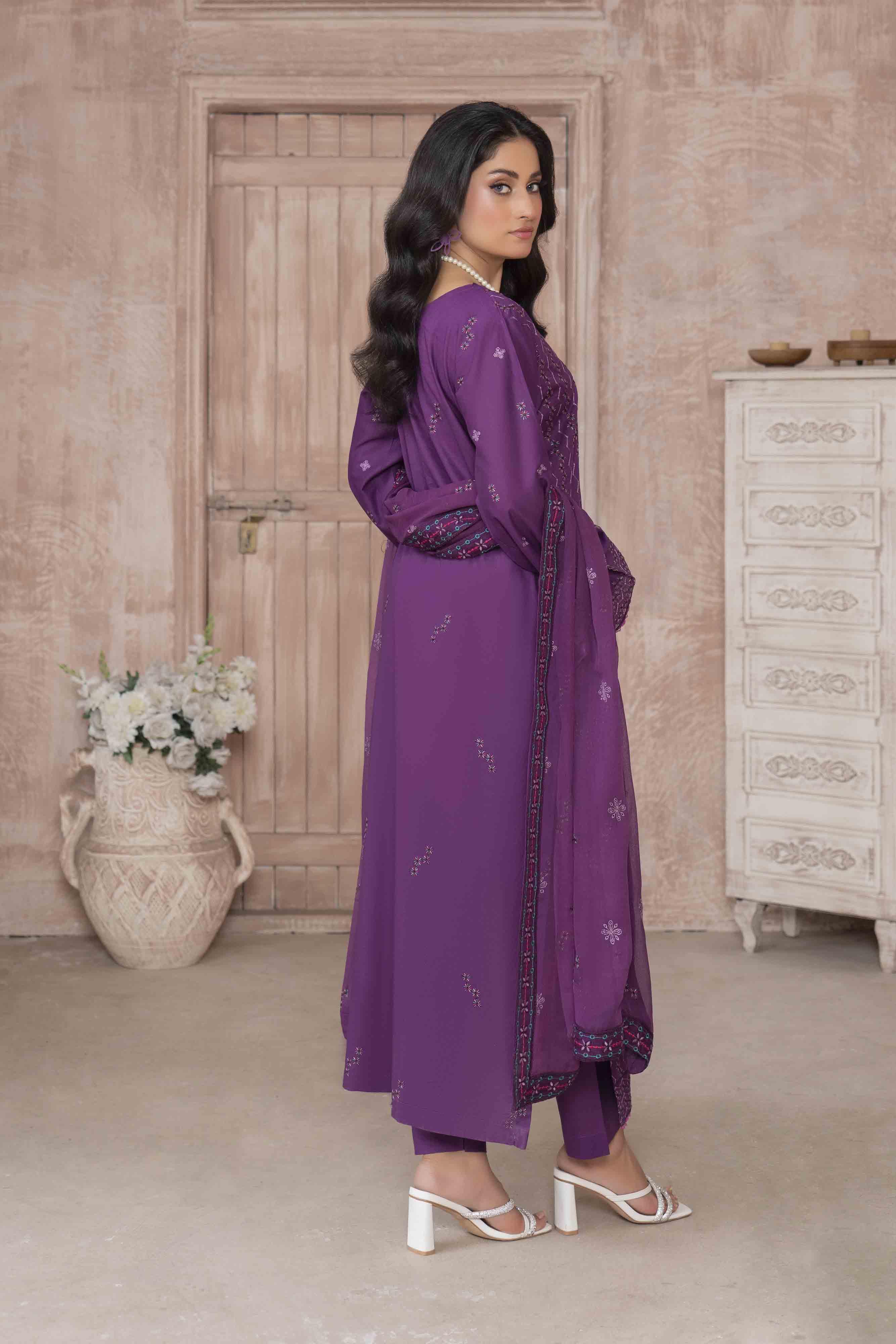 Luxury Magenta Embroidered Lawn Set