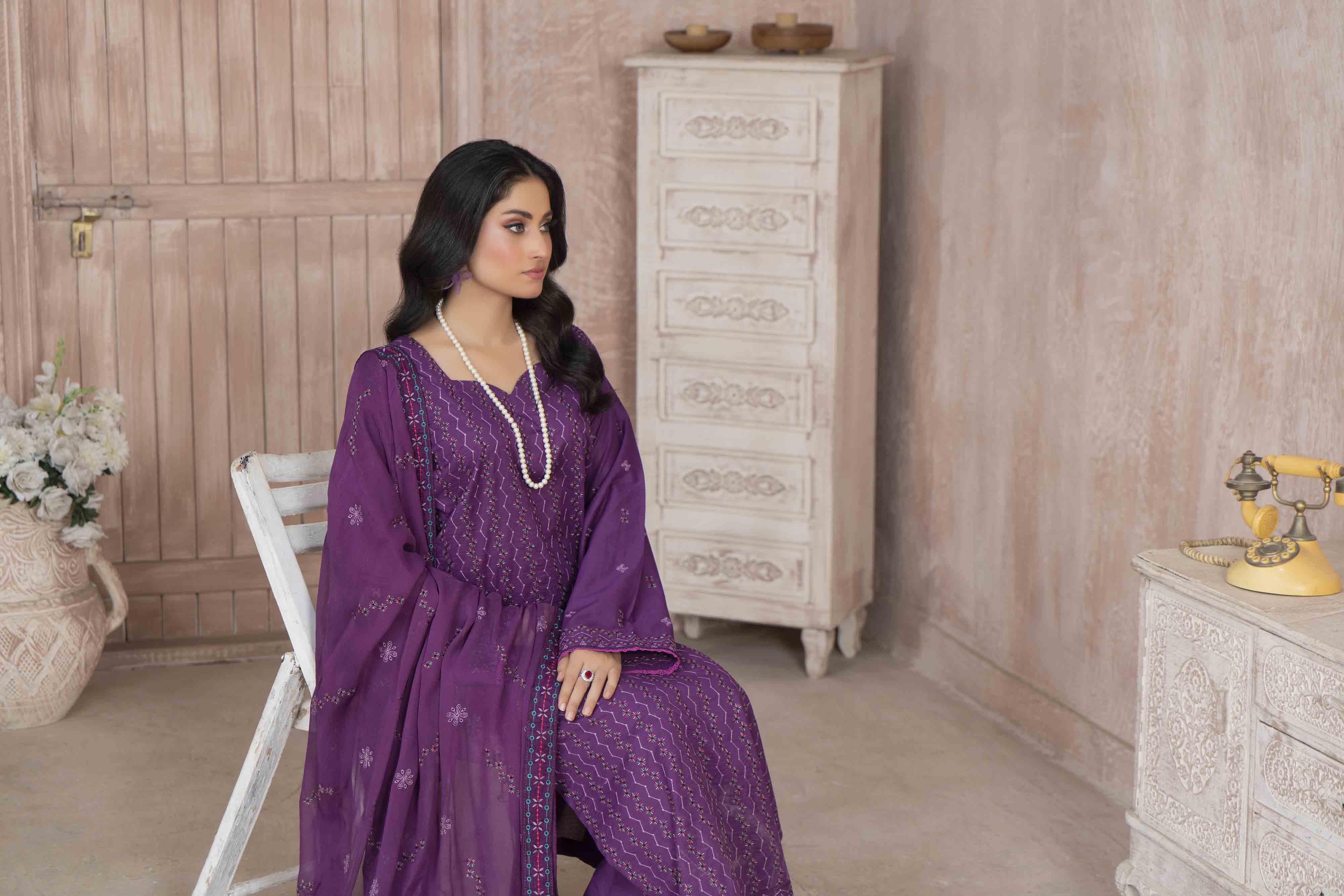 Luxury Magenta Embroidered Lawn Set