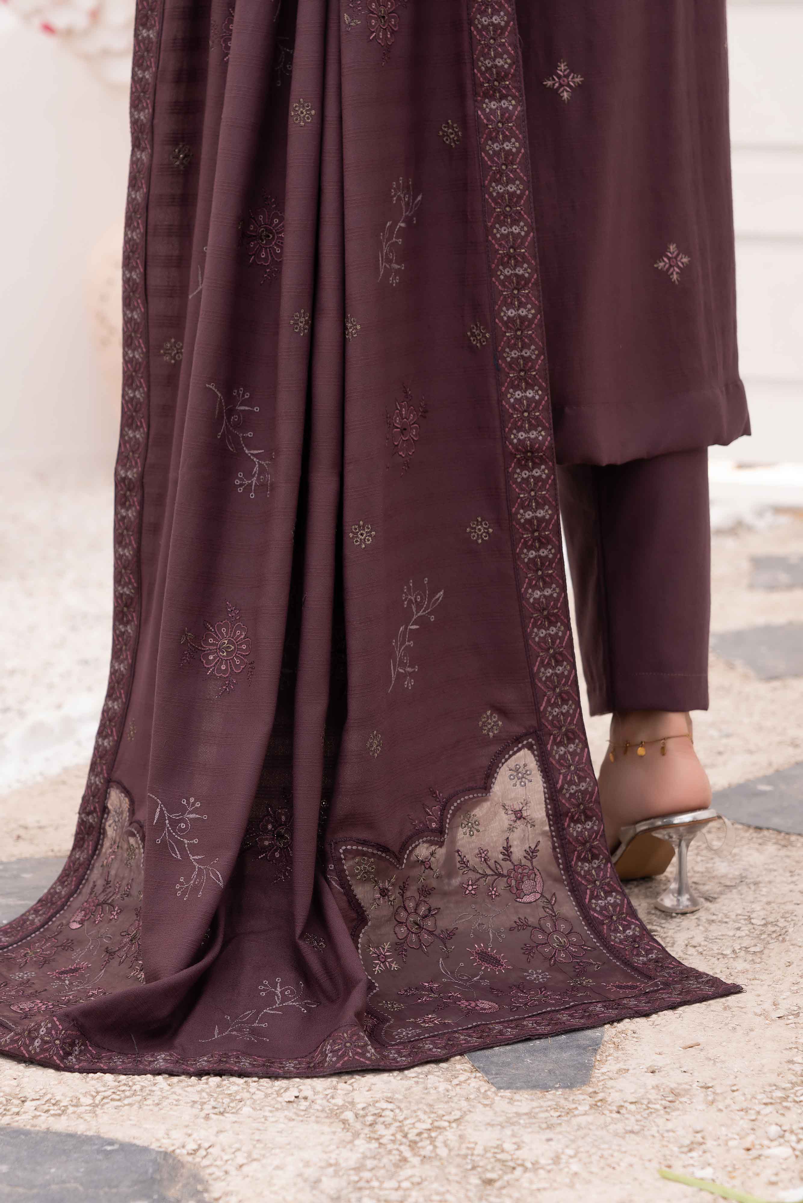 Luxury Plum 3 pcs Embroidered Dhanak Dora Set