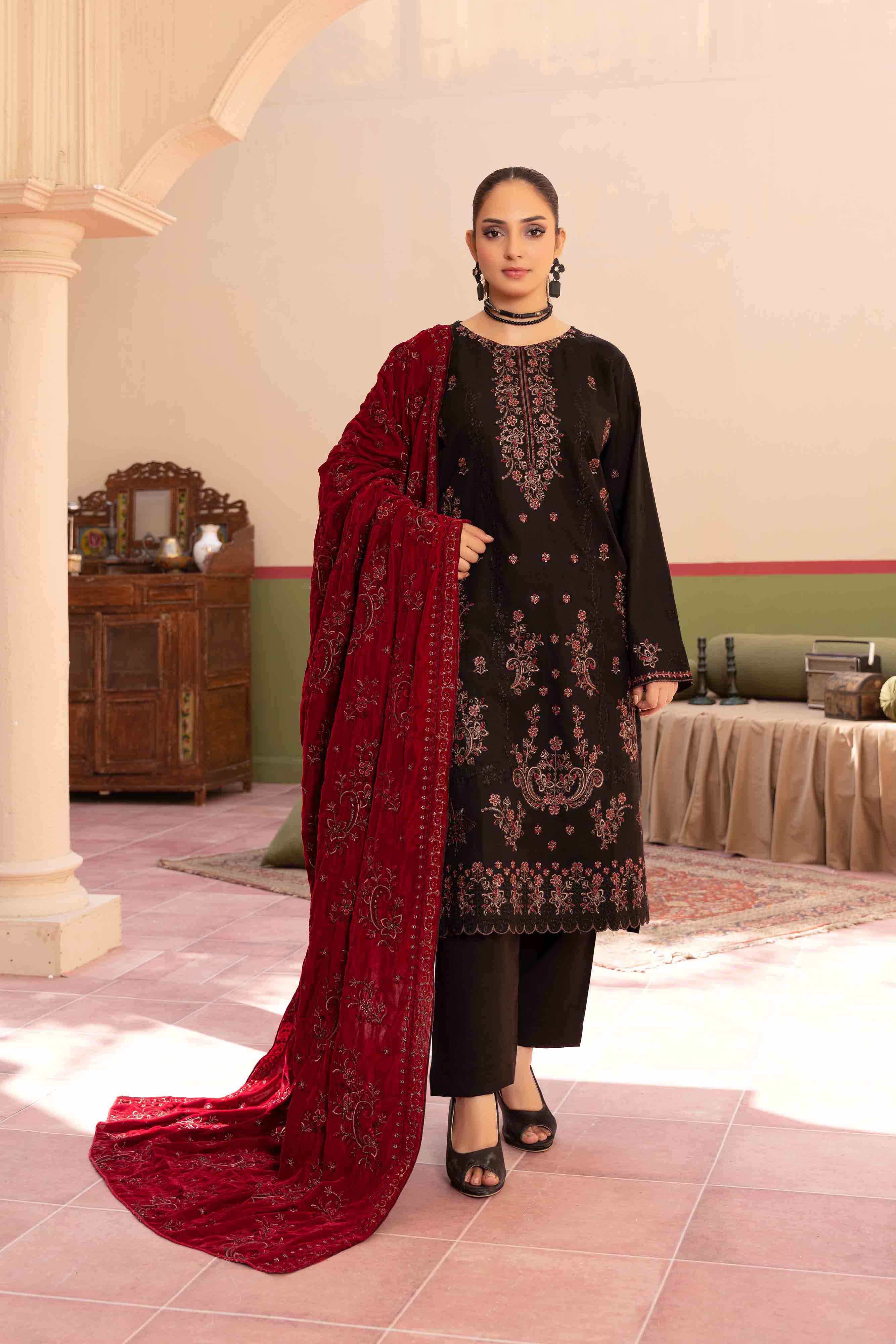 Luxury Black 3 Pcs Embroidered Dhanak Set