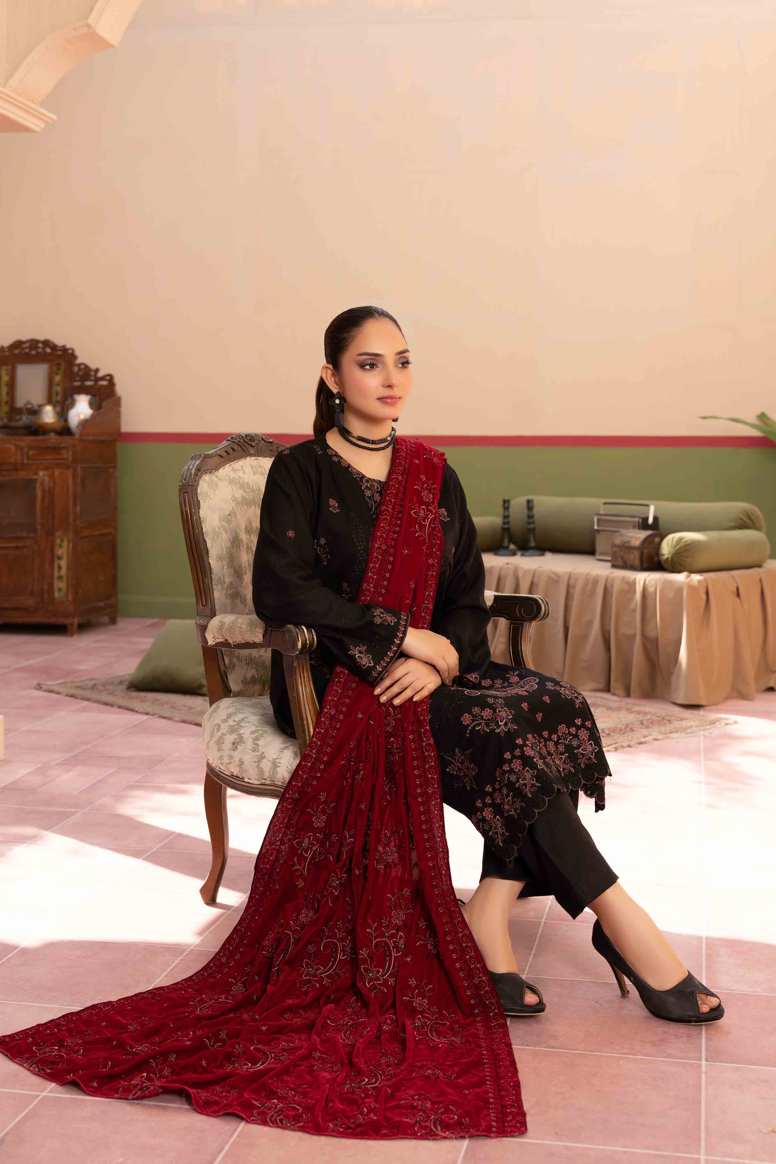 Luxury Black 3 Pcs Embroidered Dhanak Set