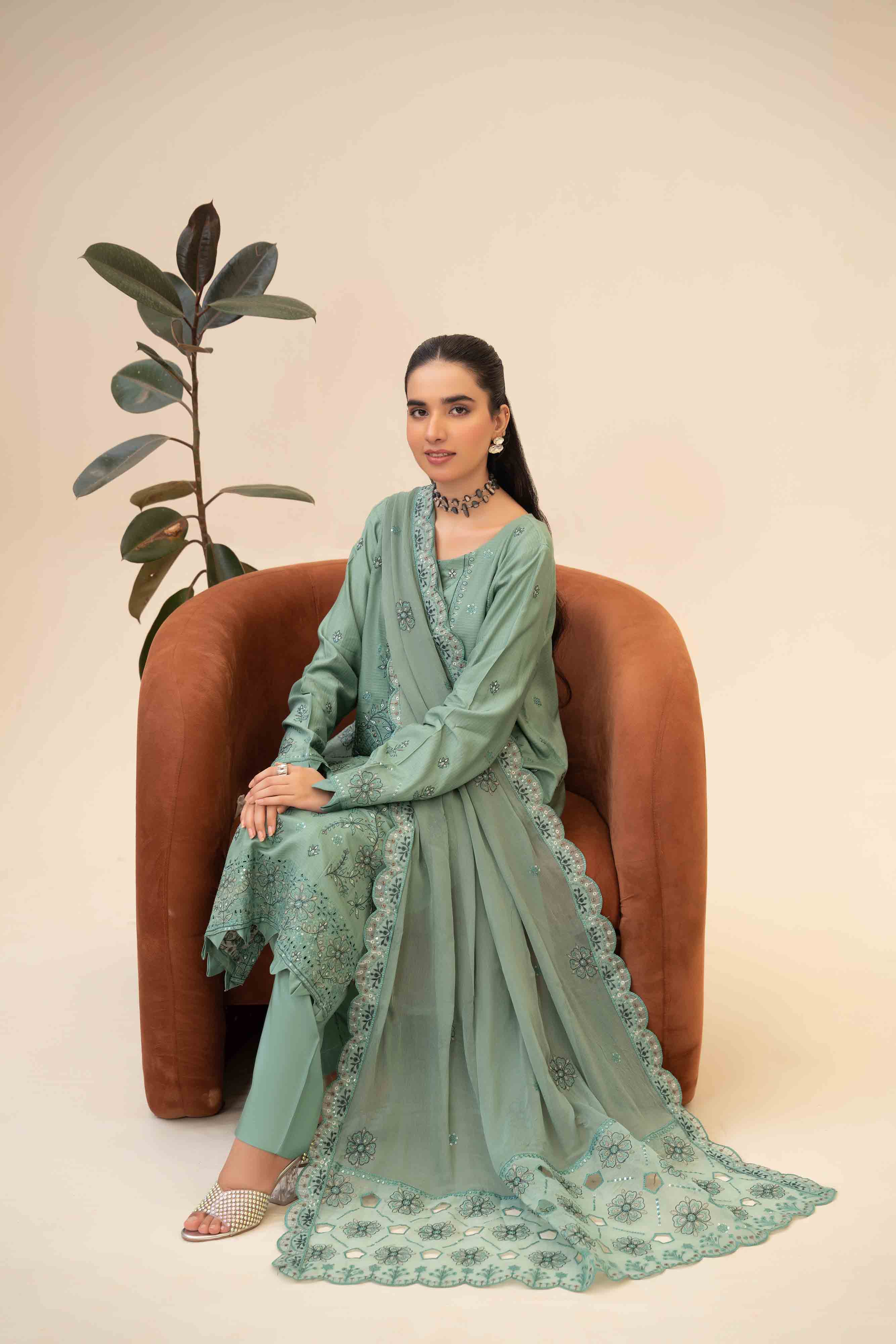 Luxury Pista 3 Pcs Doria Embroidered Viscose Suit