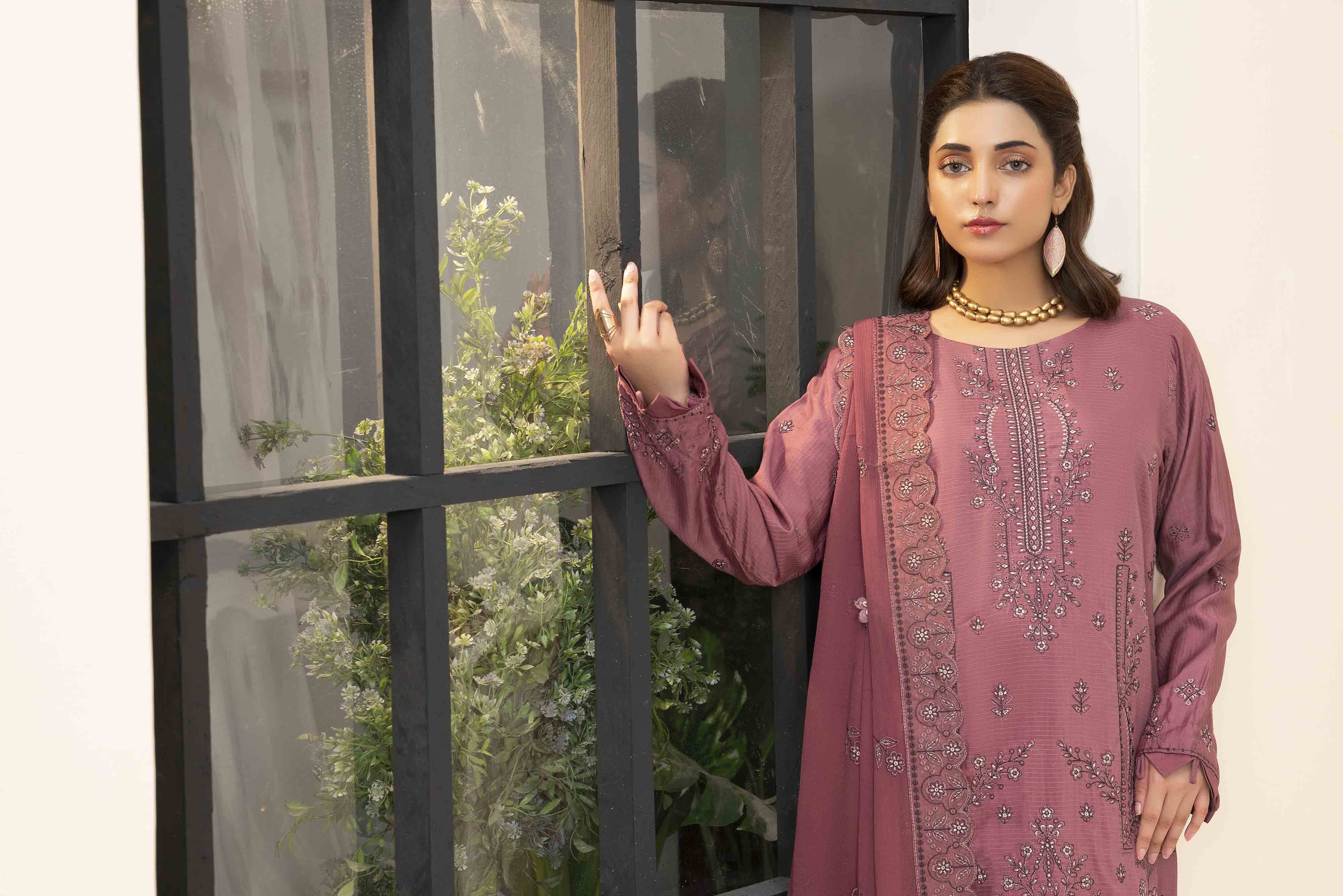 Mauve 3 Pcs Embroidered Viscose Doria Suit